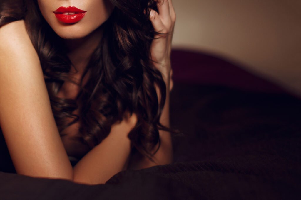 sexy,brunette,woman,in,black,underwear,posing,on,bed,,closeup